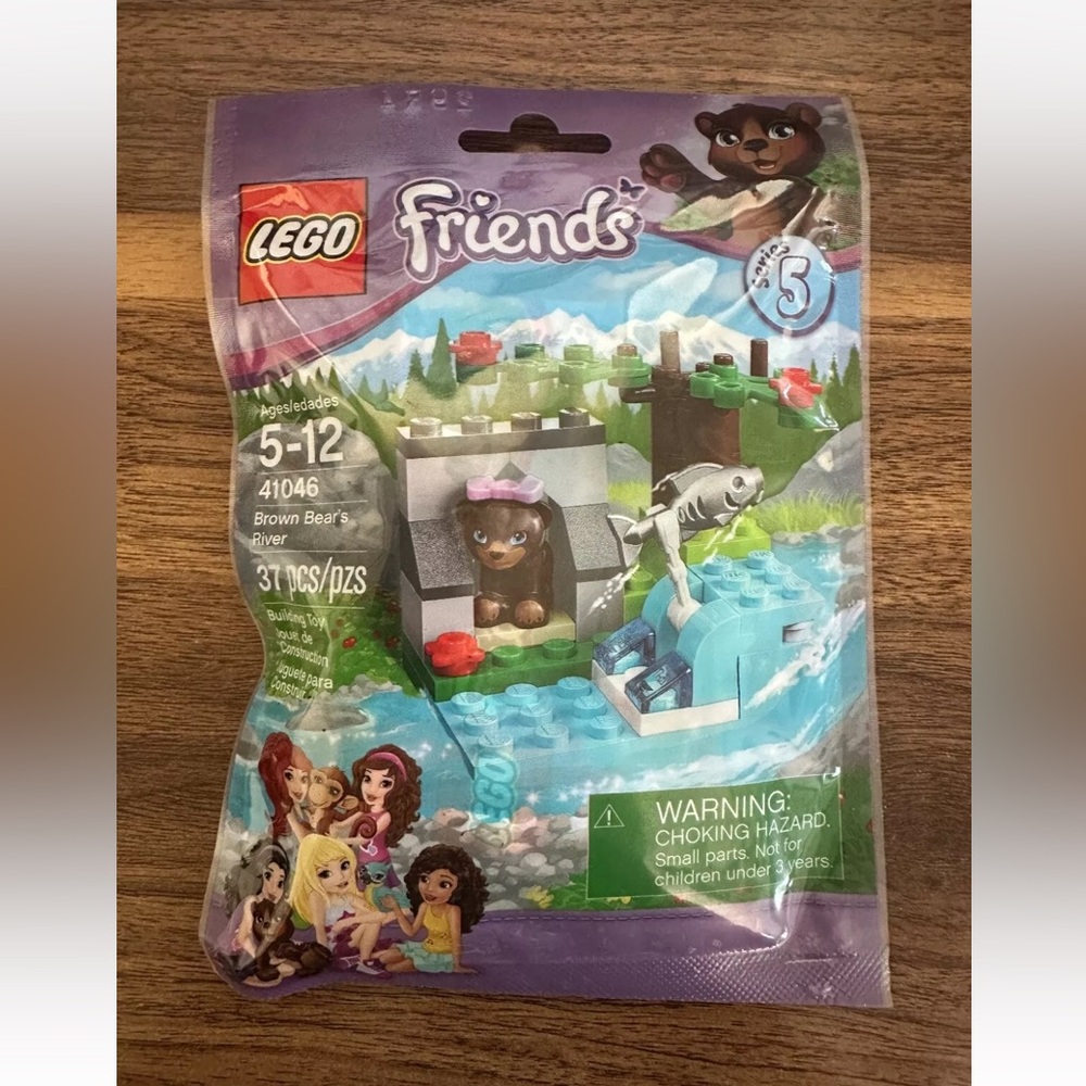 LEGO Friends 41046 Brown Bear's
River RETIRED SET new in factory packaging